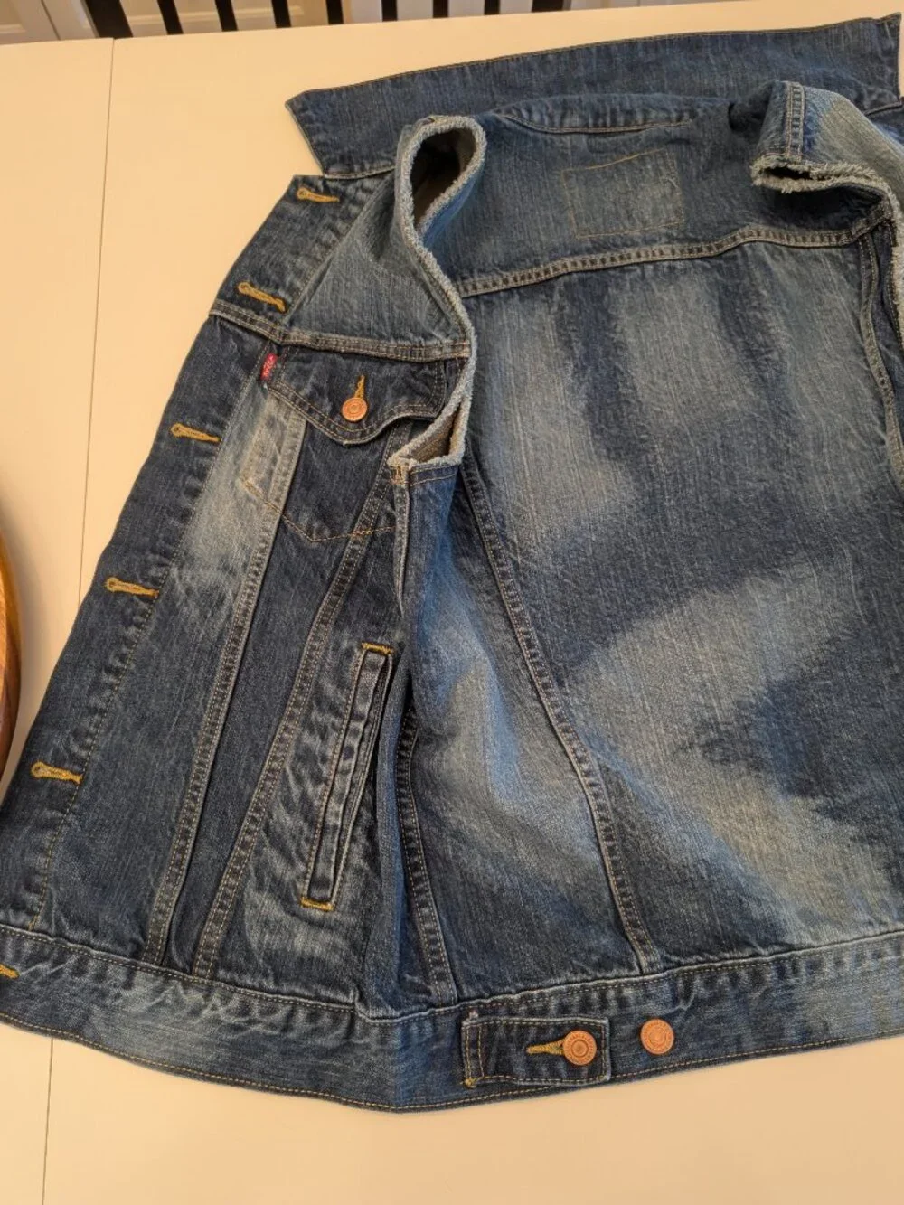 Levi’s Denim Trucker Vest – Men’s Medium (Cut-Off Sleeves)